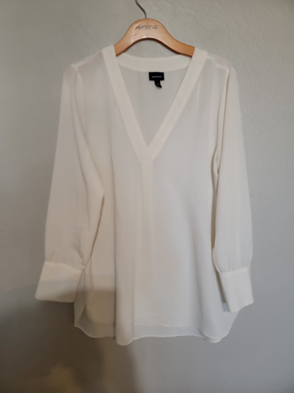 Ann Taylor Cream V-Neck Long-Sleeve Blouse